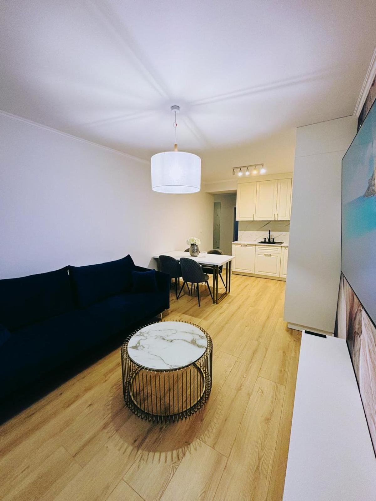 3 Bedrooms Premium Bella White For 8 Guests With Ac And Underground Parking Rzeszow Exterior photo