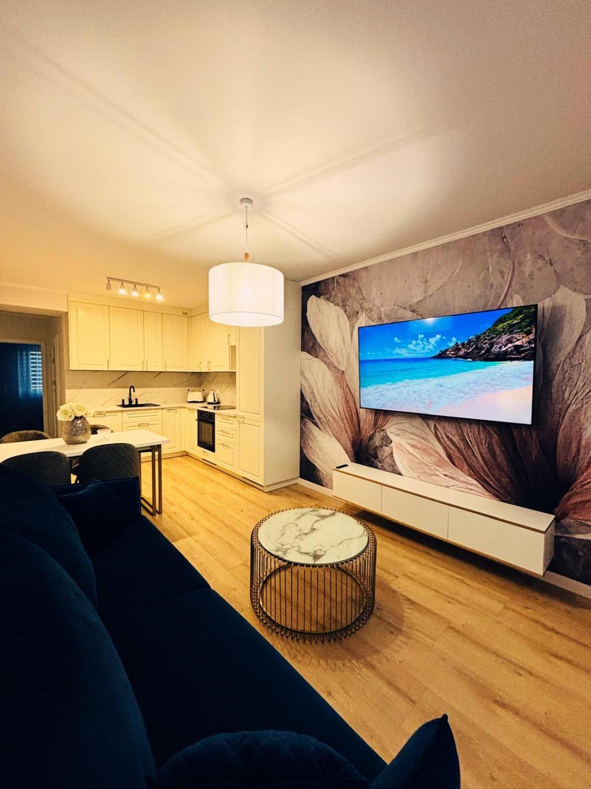 3 Bedrooms Premium Bella White For 8 Guests With Ac And Underground Parking Rzeszow Exterior photo