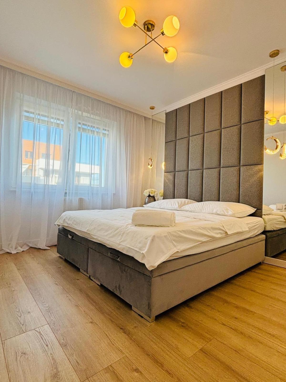 3 Bedrooms Premium Bella White For 8 Guests With Ac And Underground Parking Rzeszow Exterior photo