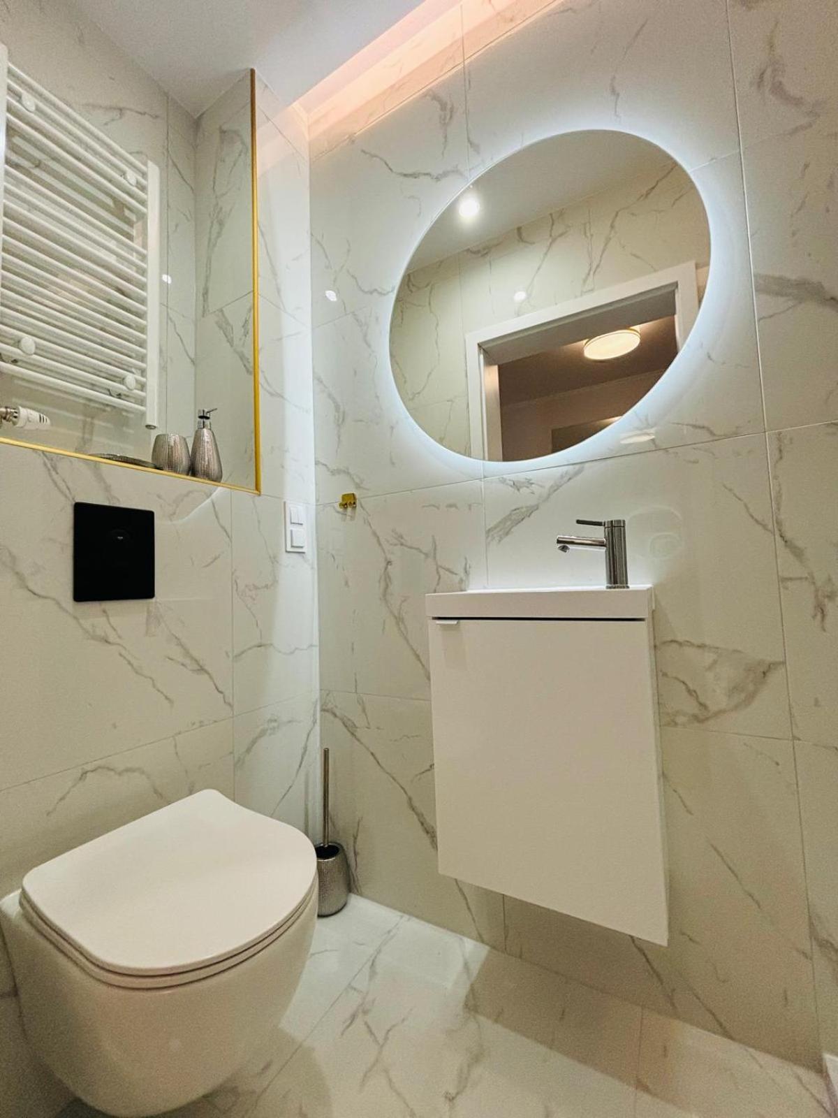 3 Bedrooms Premium Bella White For 8 Guests With Ac And Underground Parking Rzeszow Exterior photo