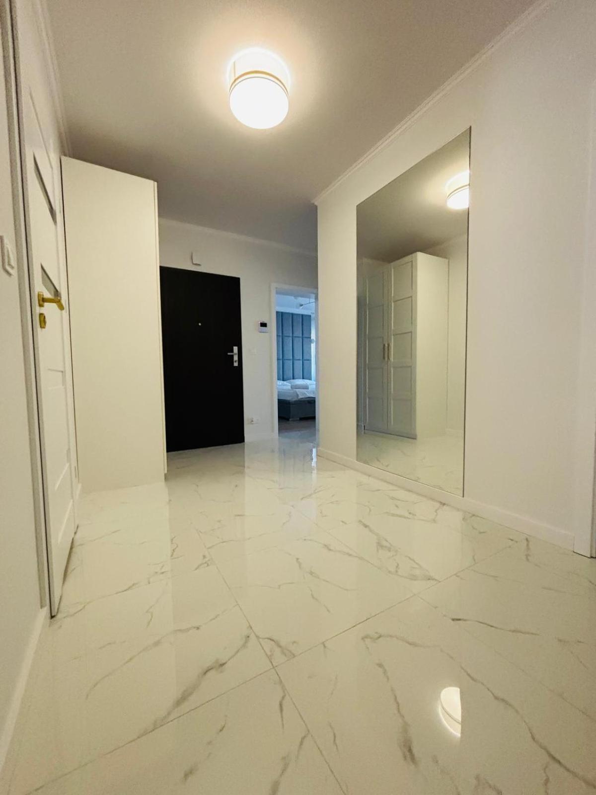 3 Bedrooms Premium Bella White For 8 Guests With Ac And Underground Parking Rzeszow Exterior photo